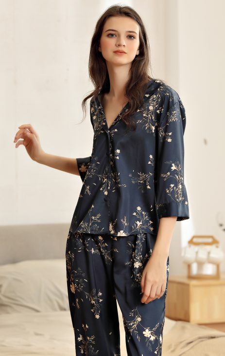 Bimeini women's silk pyjama set, company product photography